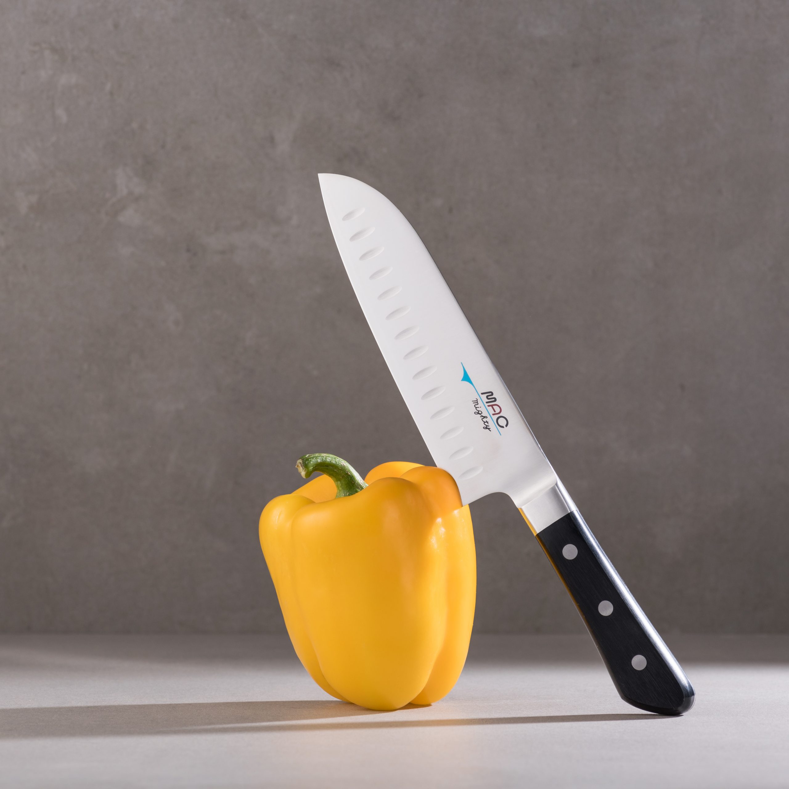 MAC Professional Santokukniv med luftspalt 17 cm