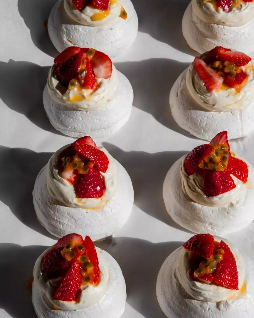 Perfekt oppskrift på Mini-pavlova. Enkel og nydelig dessert i porsjonsstørrelse!