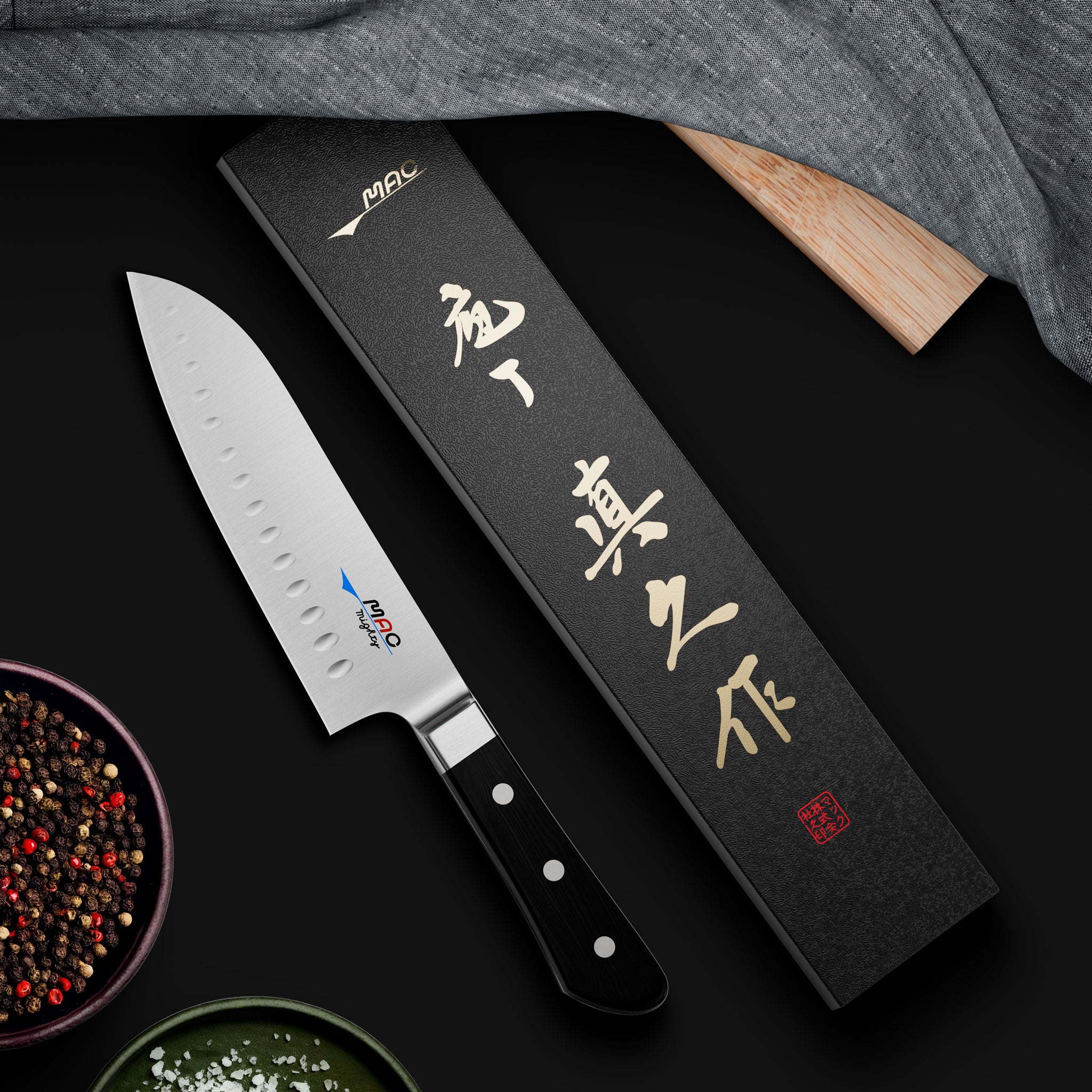 MAC Professional Santokukniv med luftspalt 17 cm