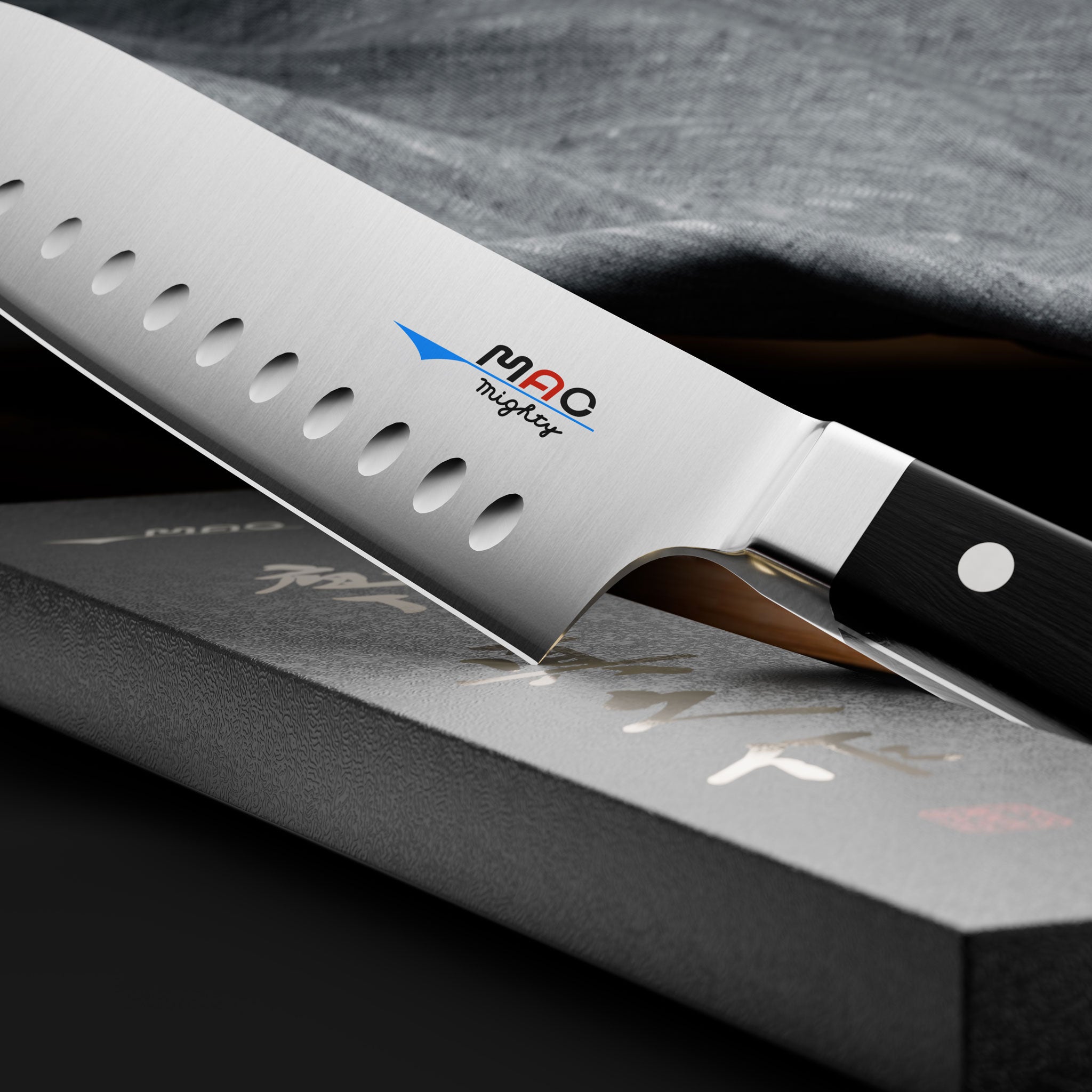 MAC Professional Santokukniv med luftspalt 17 cm
