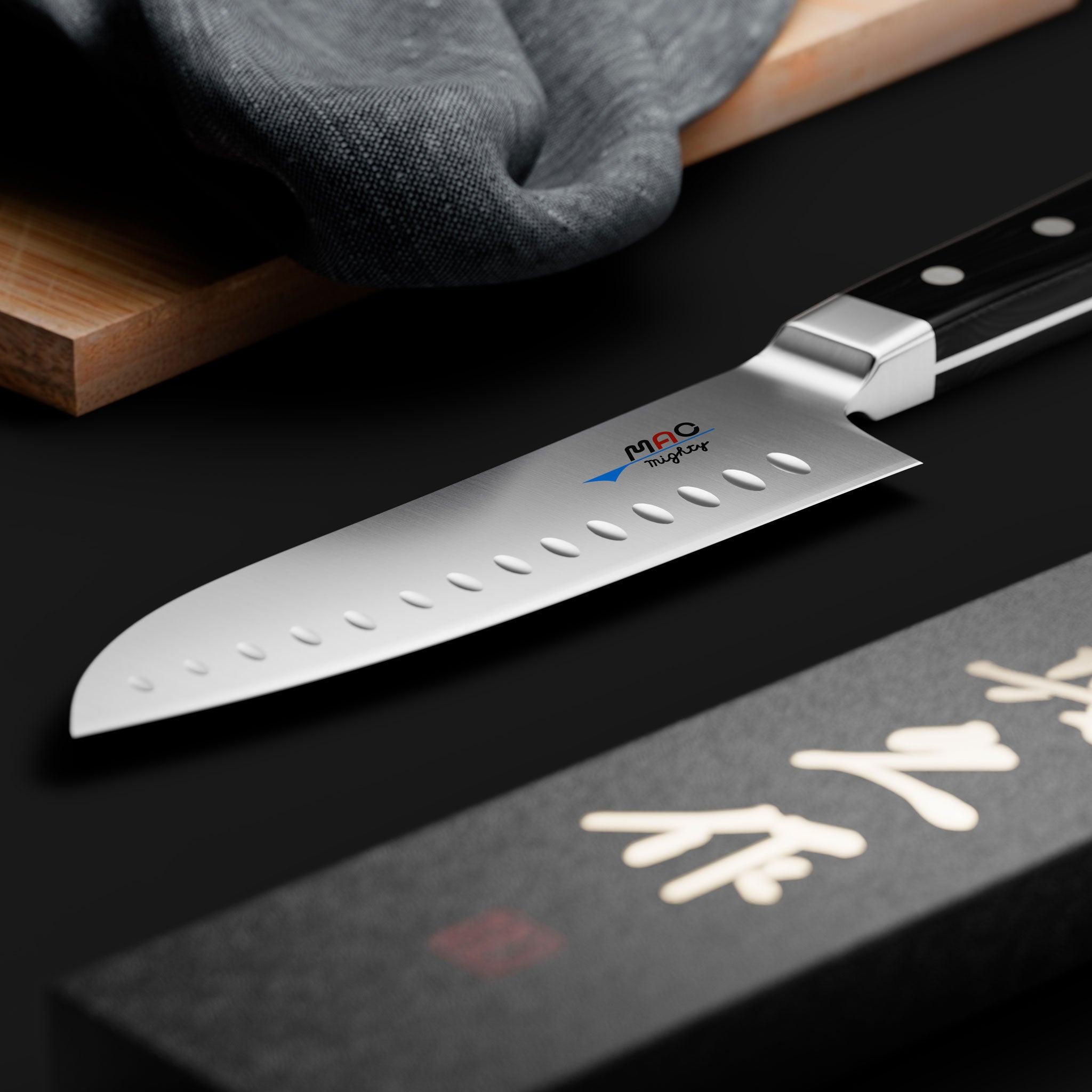 MAC Professional Santokukniv med luftspalt 17 cm