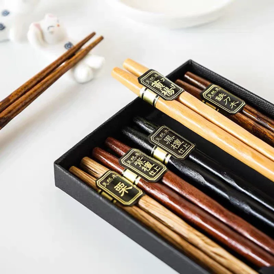 Gohobi – 5 par japanske spisepinner av tre Cone